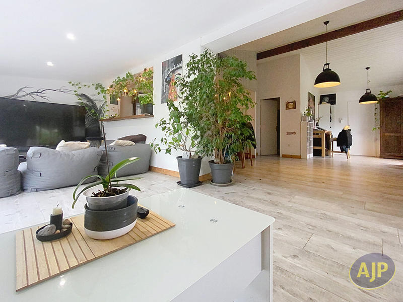 Maison - 191 m² - 8 pièces