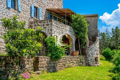 Maison - 300 m² - 12 pièces