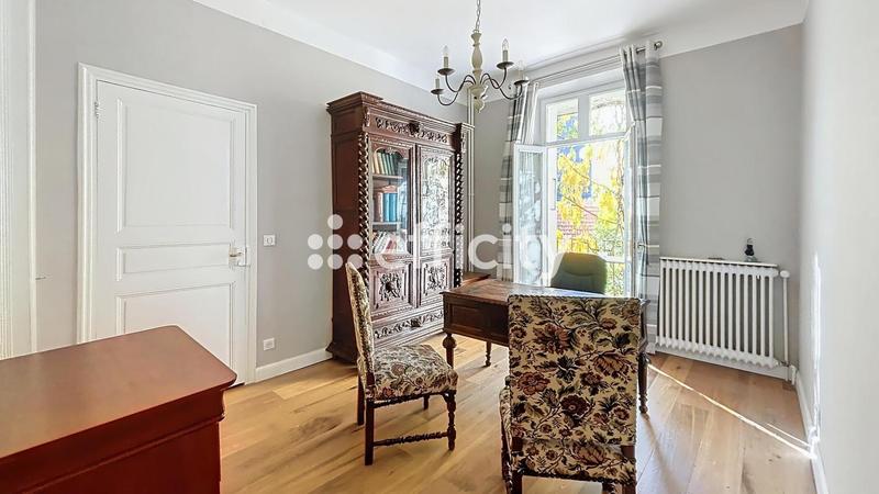 Immeuble - 196 m² - 10 pièces