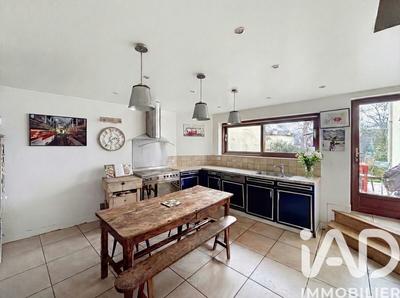 Maison - 260 m² - 7 pièces