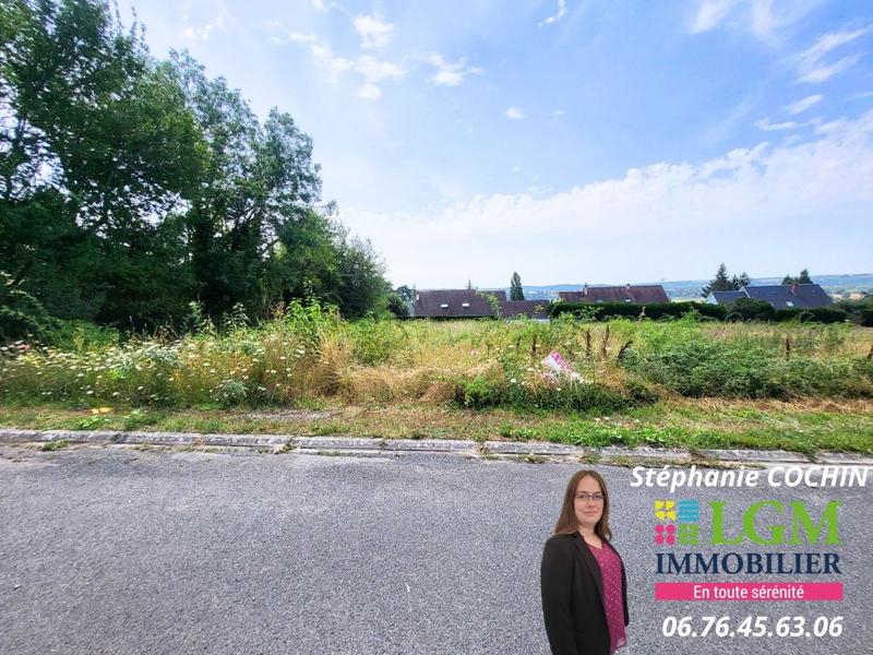 Terrain constructible - 1 077 m²