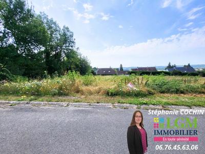 Terrain constructible - 1 077 m²
