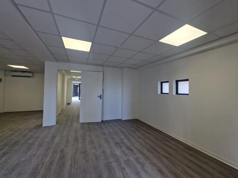 Local commercial - 674 m²