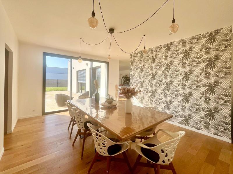 Maison contemporaine - 202 m² - 10 pièces