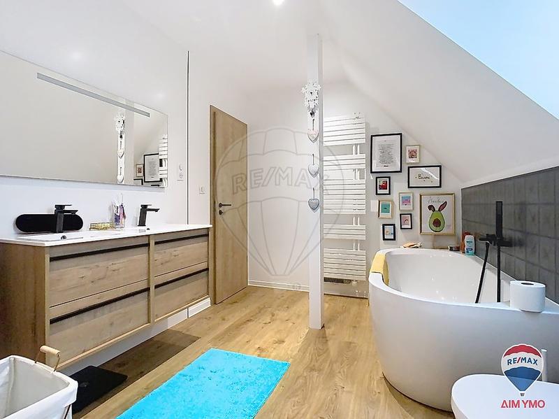 Maison - 192 m² - 7 pièces