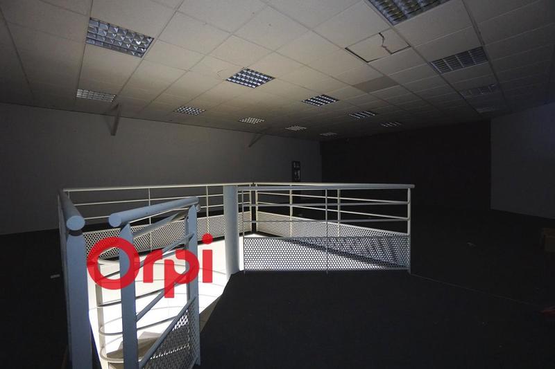 Local commercial - 592 m²