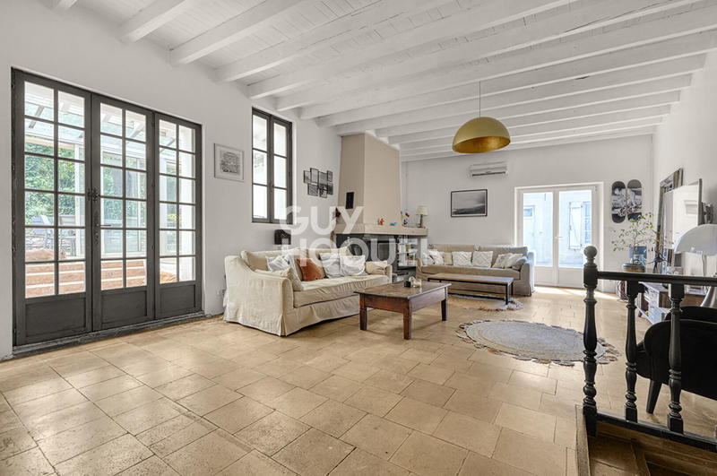 Maison - 255 m² - 7 pièces