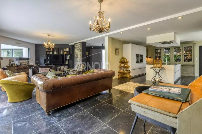 Maison - 191 m² - 8 pièces