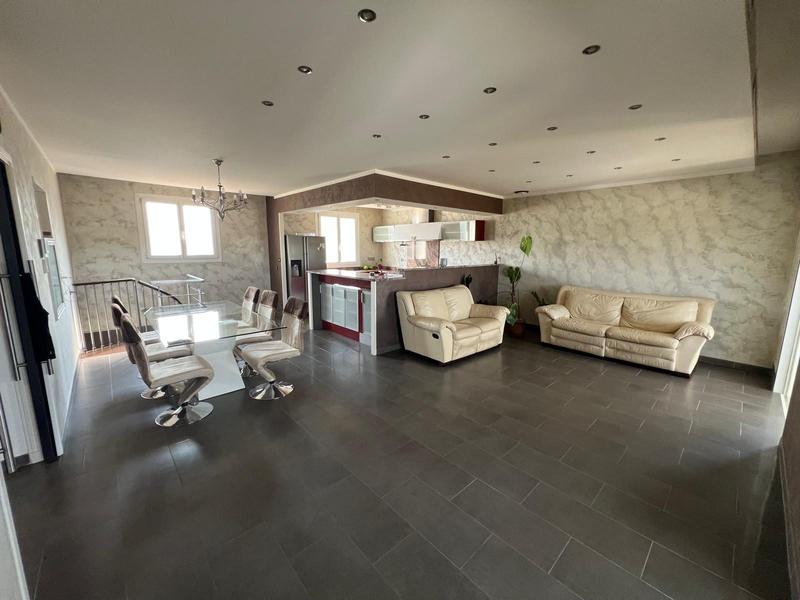 Maison traditionnelle - 138 m² - 5 pièces