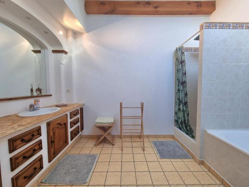 Propriété - 425 m² - 7 pièces