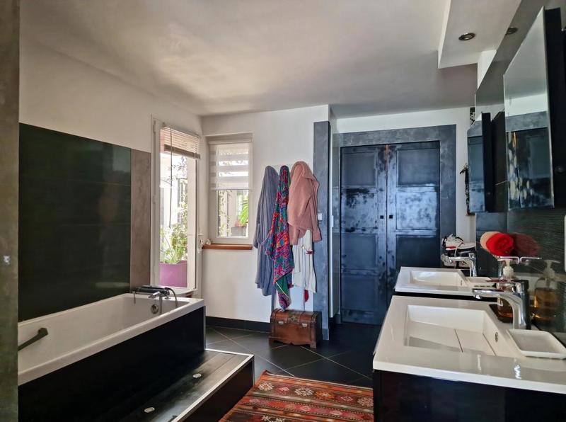 Villa - 371 m² - 6 pièces