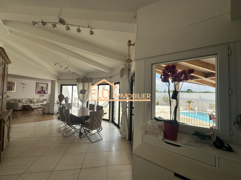 Maison - 230 m² - 7 pièces