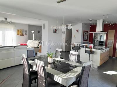 Maison traditionnelle - 220 m² - 9 pièces