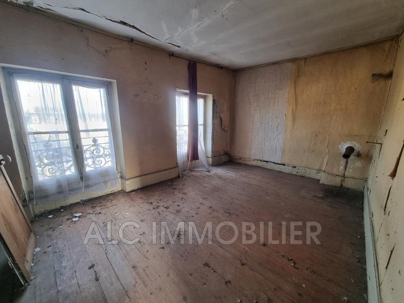 Maison de village - 736 m² - 6 pièces