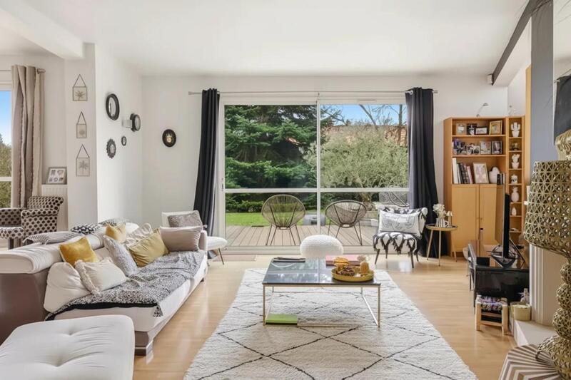 Maison - 235 m² - 7 pièces