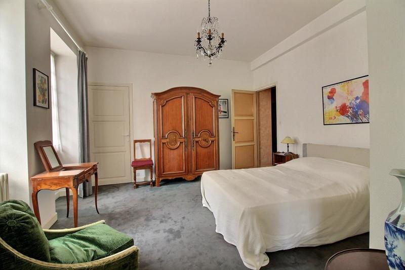 Maison - 230 m² - 7 pièces