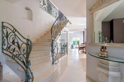 Maison - 231 m² - 5 pièces