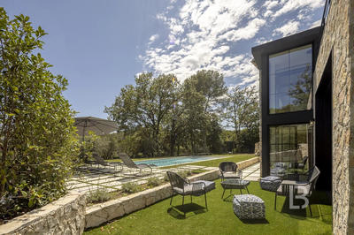 Maison - 300 m² - 7 pièces