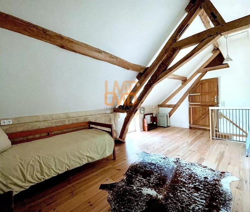 Maison ancienne - 195 m² - 3 pièces