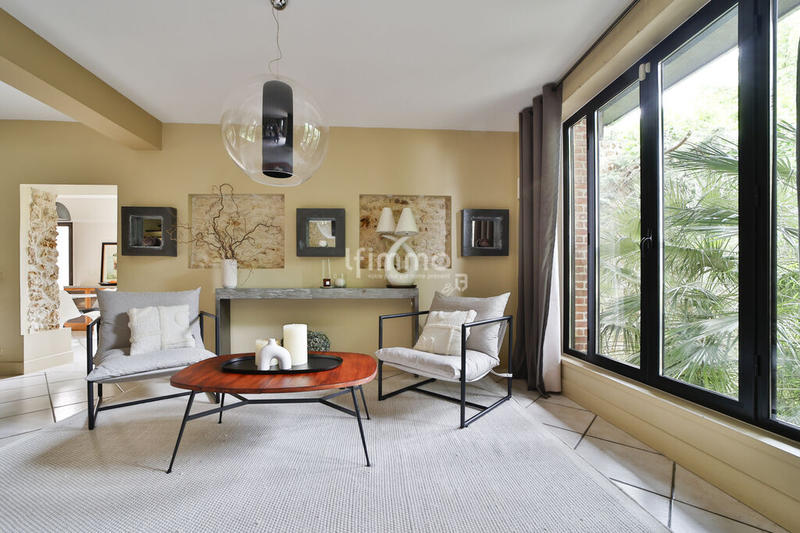 Villa - 253 m² - 8 pièces