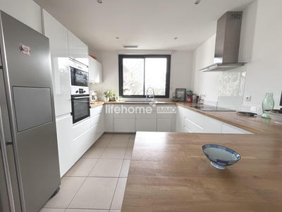 Maison traditionnelle - 200 m² - 8 pièces