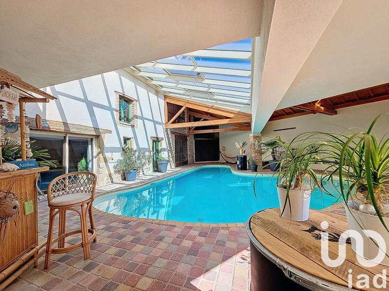 Maison - 277 m² - 10 pièces