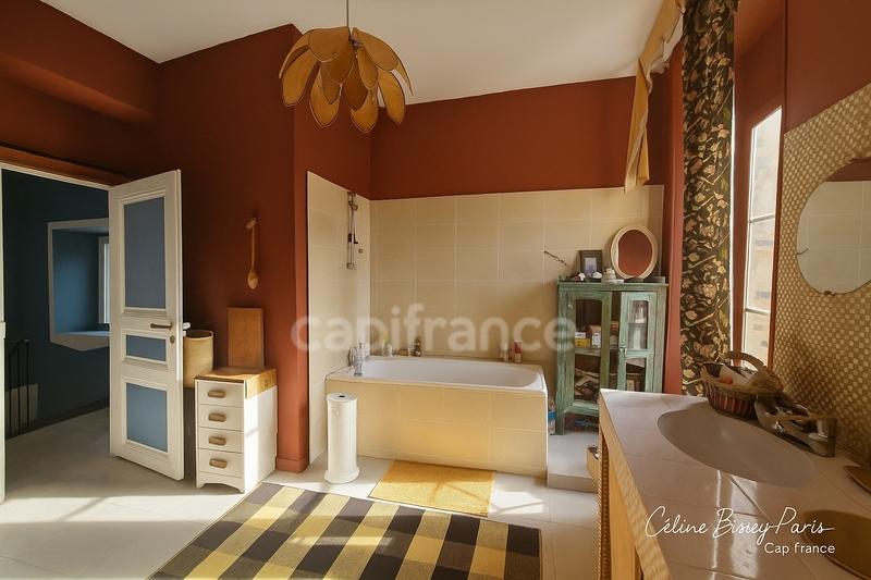 Maison - 250 m² - 9 pièces