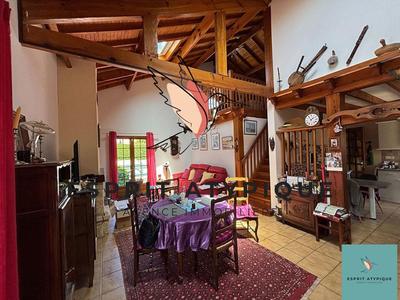 Maison traditionnelle - 159 m² - 8 pièces