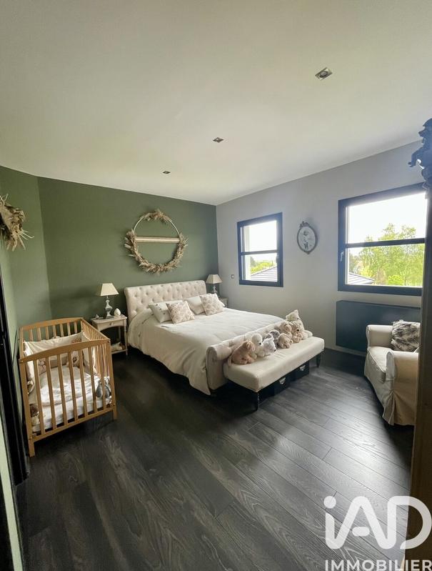 Maison - 285 m² - 9 pièces