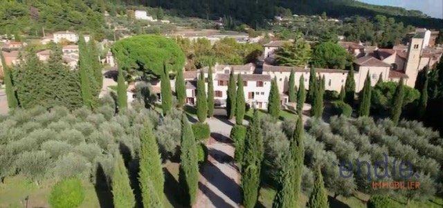 Maison - 258 m² - 7 pièces