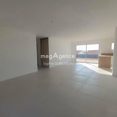 Maison - 104 m² - 4 pièces