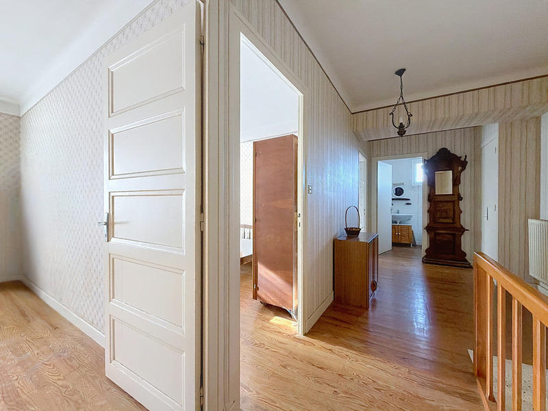 Maison - 238 m² - 10 pièces