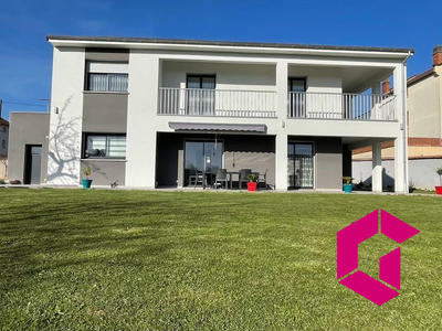 Maison - 260 m² - 7 pièces