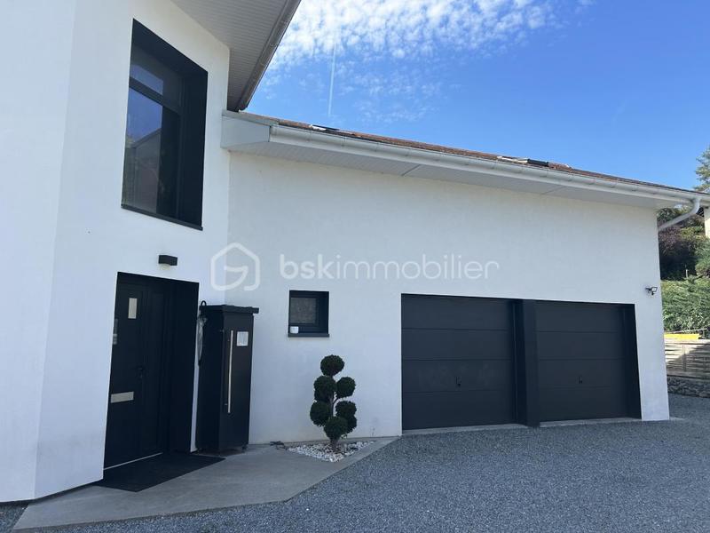 Maison - 217 m² - 8 pièces