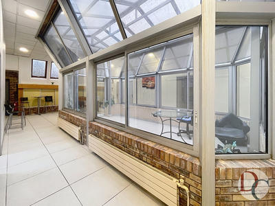 Local commercial - 210 m² - 9 pièces