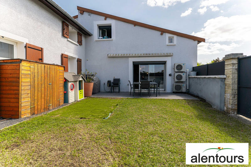 Maison - 92 m² - 5 pièces