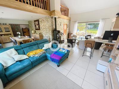 Maison - 241 m² - 7 pièces