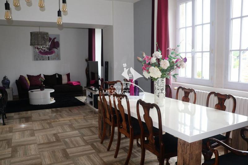 Demeure - 270 m² - 10 pièces