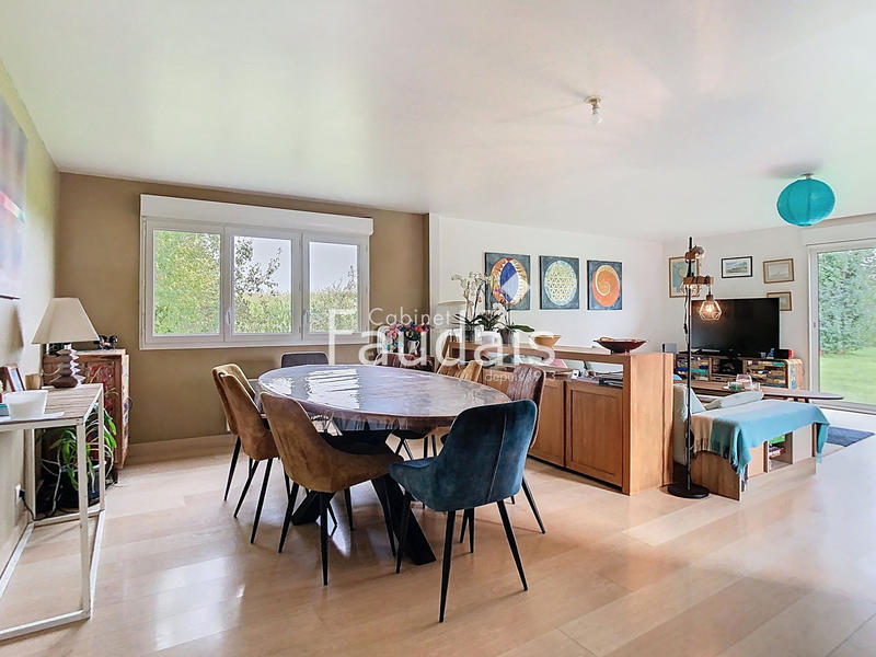 Maison - 142 m² - 8 pièces