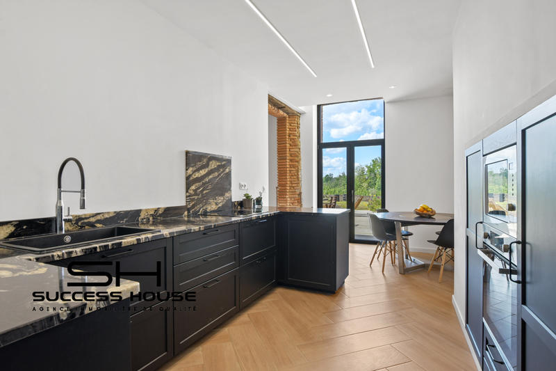 Maison - 293 m² - 7 pièces