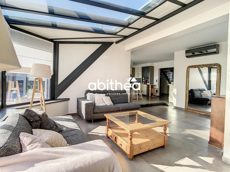 Maison - 335 m² - 9 pièces