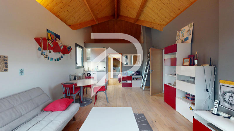 Maison - 696 m² - 12 pièces