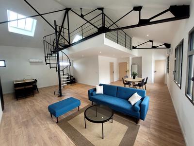 Loft - 110 m² - 4 pièces