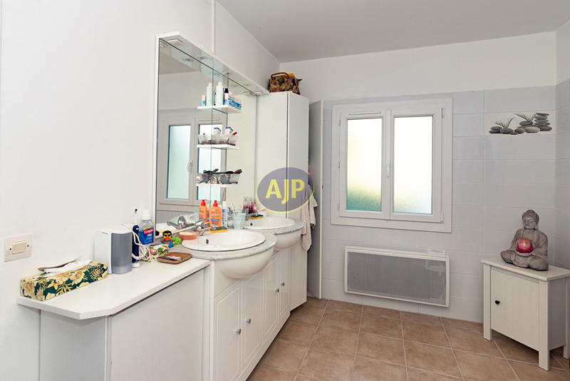 Maison - 170 m² - 5 pièces