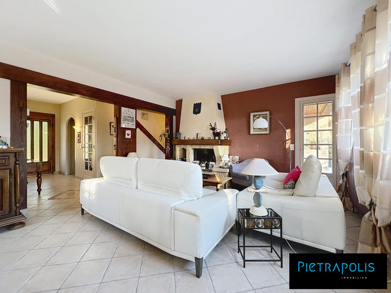 Maison traditionnelle - 165 m² - 8 pièces