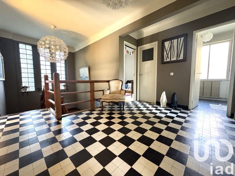 Maison - 238 m² - 8 pièces