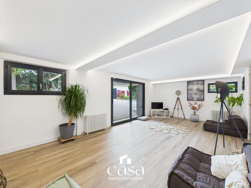 Maison traditionnelle - 208 m² - 9 pièces