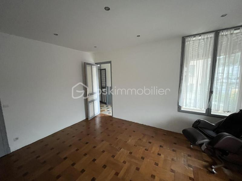 Maison - 215 m² - 5 pièces