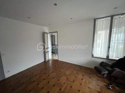 Maison - 215 m² - 5 pièces