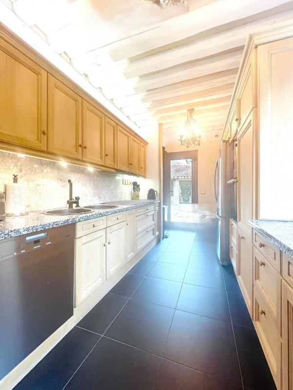 Maison - 250 m² - 8 pièces